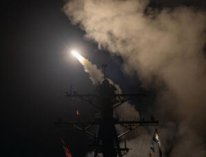 ABD, Kızıldeniz'de Husilere karşı "savunma saldırıları" düzenlediğini açıkladı