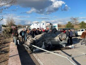 Afyonkarahisar’da feci kaza: Otomobil devrildi!