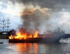 Alanya’da tur tekneleri alev alev yandı!
