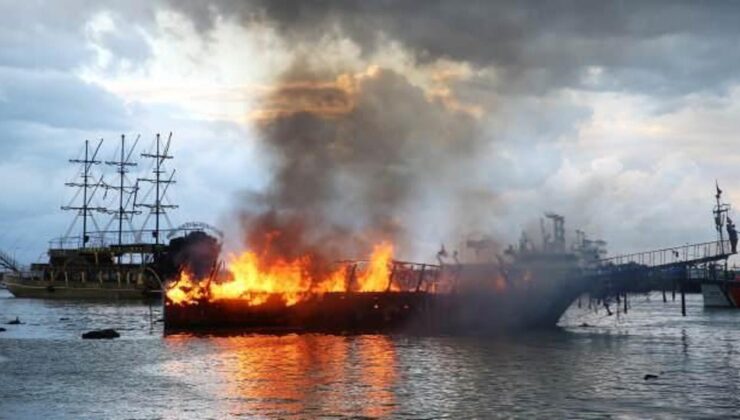 Alanya’da tur tekneleri alev alev yandı!