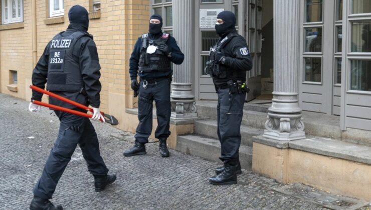 Almanya'da polis, Filistin yanlısı paylaşımları sebebiyle bir kadının evine baskın düzenledi