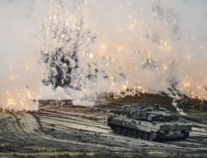 Almanya'da reşit olmayan yüzlerce kişi askere alındı