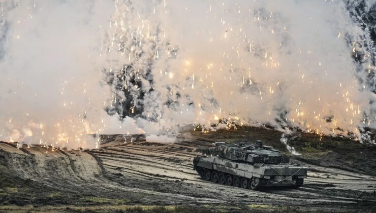 Almanya'da reşit olmayan yüzlerce kişi askere alındı