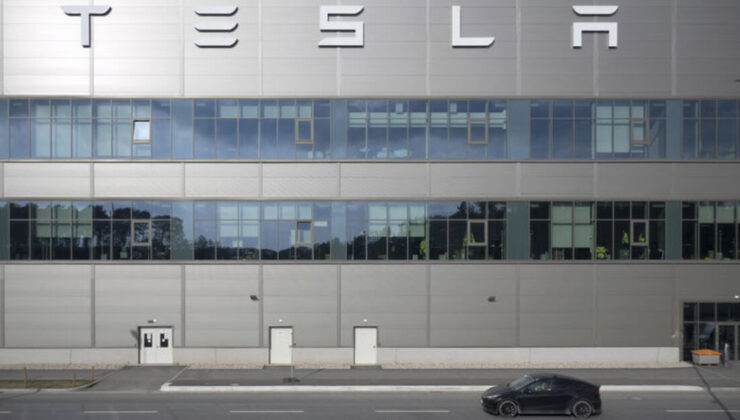 Almanya'daki Tesla fabrikasında yangın çıktı: Sabotaj mı düzenlendi?