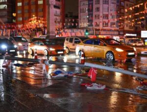 Ankara’da sağanak yağış nedeniyle trafik aksadı