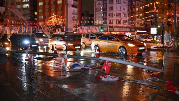 Ankara’da sağanak yağış nedeniyle trafik aksadı