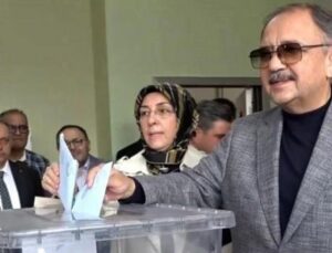 Bakan Özhaseki: İnsanların siyasi tercihi başımızın üstünde