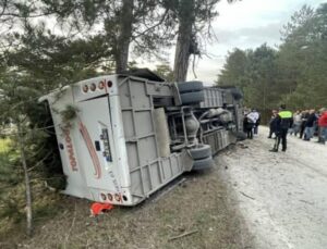 Bolu’da minibüs devrildi! Çok sayıda yaralı