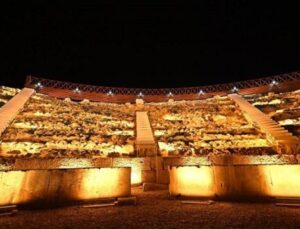 Bursa’da 1800 yıllık İznik Roma Tiyatrosu turizme kazandırıldı