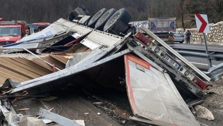Bursa’da tır devrildi! Sürücü sıkışarak can verdi