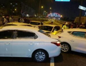 Buzlanma sonrası 30 araç birbirine girdi