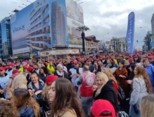 CHP’li İzmir Büyükşehir’de ‘zam’ krizi: Yüzlerce işçi iş bıraktı
