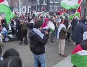 Holokost Müzesi açılışı için Hollanda'ya giden İsrail Cumhurbaşkanı protesto edildi