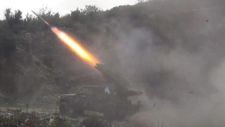 Husiler Kızıldeniz'de ABD'nin 2 savaş gemisini hedef aldı