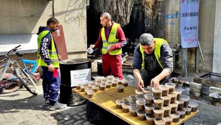 İHH, Gazze’de en çok yemek dağıtımı yapan kuruluşlardan