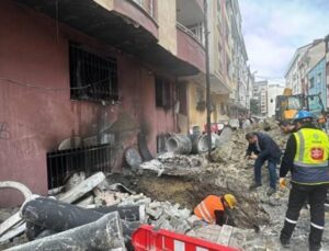 İSKİ ekiplerinin çalışması sırasında doğalgaz borusu patladı: 2 ev alev alev yandı!