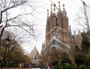 İspanya'nın sembollerinden La Sagrada Familia'nın tamamlanması için tarih verildi