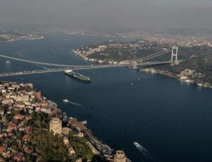 İstanbul Boğazı’nda gemi trafiği yat yarışları nedeniyle çift yönde askıya alındı
