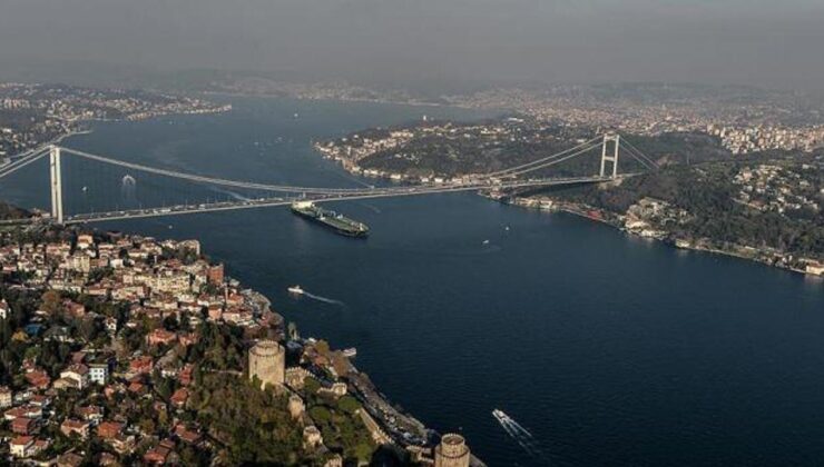 İstanbul Boğazı’nda gemi trafiği yat yarışları nedeniyle çift yönde askıya alındı