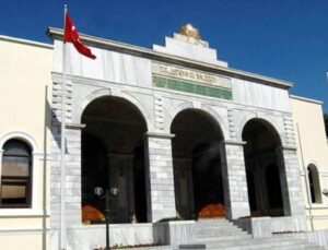 İstanbul Valiliğinden camideki intihar hakkında açıklama geldi