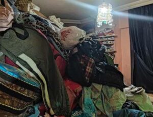 İstanbul’da bir evden 7 kamyon çöp çıktı! Koku bütün binayı sarmış