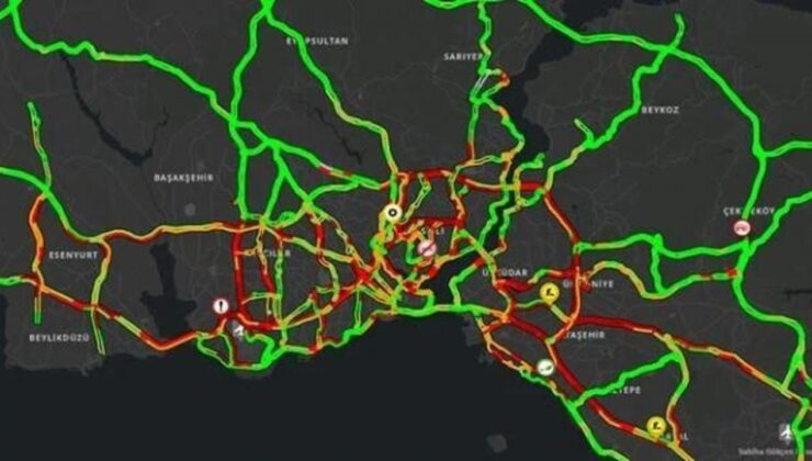 İstanbul’da cuma trafiği! Yollar kilitlendi