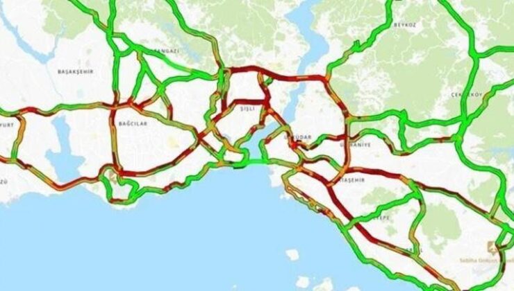 İstanbul’da yağışlı hava: Trafik yoğunluğu yüzde 85’e çıktı