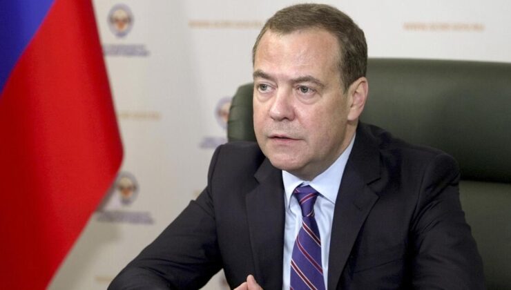 Medvedev: Zelenskiy'nin heyetini hedef alsaydık vururduk