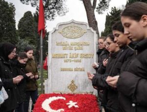 Milli şair Mehmet Akif Ersoy, İstiklal Marşı’nın kabulünün 103. yılında anıldı