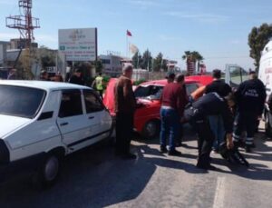 Osmaniye’de iki otomobil çarpıştı beş kişi yaralandı