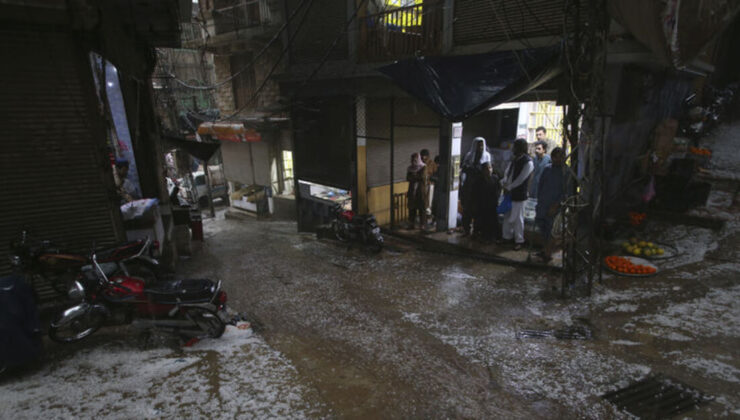 Pakistan'ın kuzeybatısındaki şiddetli yağışlar nedeniyle 8 kişi öldü, 12 kişi yaralandı