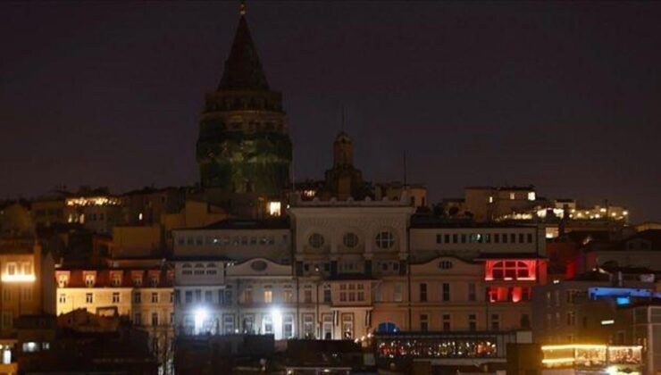 Salt Galata’nın ışıkları iklim krizine dikkati çekmek için bir saatliğine kapatıldı