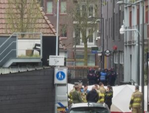 Son dakika haberi Reuters: Hollanda'da bir kafede çok sayıda kişi rehin alındı