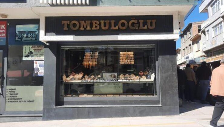 Soygun için kuyumcuya girdi, silah tutukluk yapınca çantayı bırakıp kaçtı