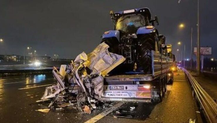 TEM’de TIR’a çarpan panelvan ikiye bölündü