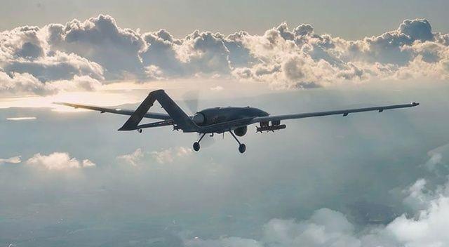 <p>FETÖ'nün Isparta yapılanmasına yönelik hazırlanan iddianamede FETÖ'cü Muammer Görgeç, kaza sırasında 2 FETÖ'cü ile konuşmuştu. Görgeç'in telefon kayıtlarında bir FETÖ'cü, kazada İsrail'in parmağı olduğunu iddia edip bir akademisyenin uçakta olmadığını söylüyor. Daha sonra o akademisyenin bulunup Türkiye'deki toryum bölgelerinin tespit edilmesini istiyor.</p>