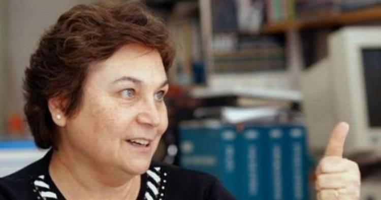 <p><strong>ENGİN ARIK, TÜRK HIZLANDIRICI MERKEZİNİN MİMARIYDI</strong></p><p>Isparta uçak kazasından şans eseri kurtulan ve merhume Engin Arık’ın öğrencisi Baki Akkuş ise ileri teknoloji üretimi ve ihracatının hayati önem arz ettiğini vurguladı. İstanbul Üniversitesi Öğretim Üyesi Akkuş “Engin Arık, Türk hızlandırıcı merkezinin mimarıydı. </p>