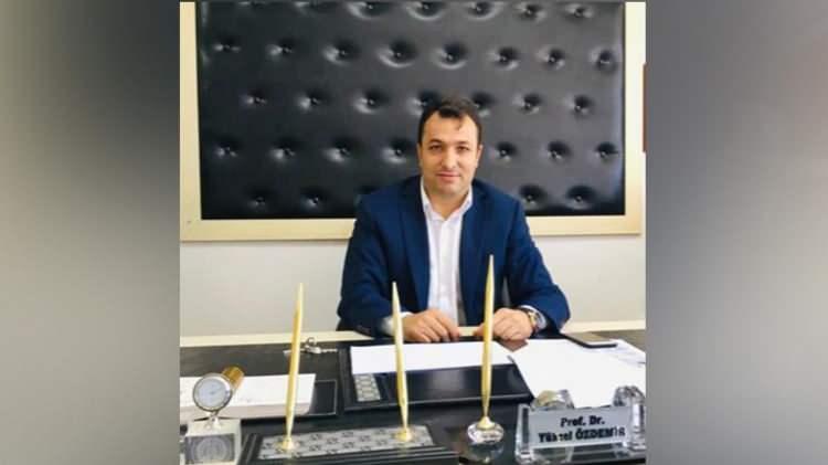 <p><strong>ÖZDEMİR: ABD DEĞİL TÜRKİYE YENİ BİR ÇAĞIN EŞİĞİNDE</strong></p><p>Konuya ilişkin Erzurum Atatürk Üniversitesi Atom ve Molekül Fiziği Anabilim Dalı Öğretim Üyesi Prof. Dr. Yüksel Özdemir ile görüştük. Nükleer Fizik Profesörü Yüksel Özdemir, Engin Arık'ın öğrencilerinden. Hocasının ölümünün 'şaibeli' olduğunu kaydeden Prof. Özdemir, Engin Arık'ın projesine sahip çıktıklarını söyledi. Özdemir, Türkiye'nin yeni bir çağın eşiğinde olduğunu aktardı.</p>