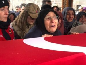 Trafik kazasında hayatını kaybetmişti: Pilot üsteğmen ağıtlarla uğurlandı