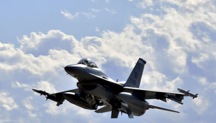 Yunan Hava Kuvvetlerine ait F-16 denize düştü