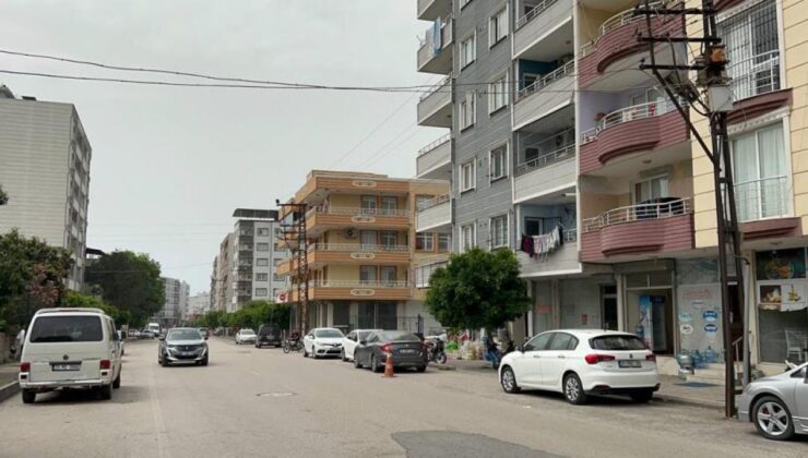 4’üncü kattan atlayan şahıs, yoldan geçen vatandaşın üzerine düştü