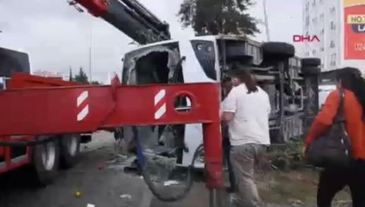 Antalya’da midibüs devrildi: Çok sayıda yaralı