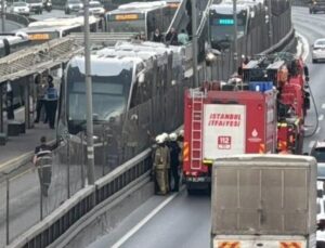 Avcılar’da metrobüs alev aldı