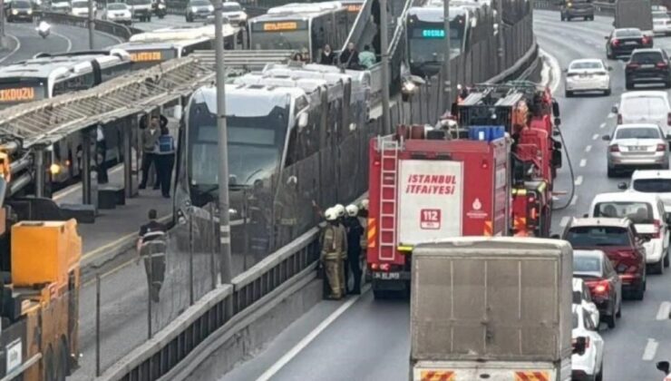 Avcılar’da metrobüs alev aldı