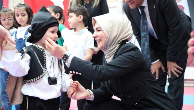 Bakan Göktaş Türkiye’de misafir edilen savaş mağduru çocuklarla bir araya geldi