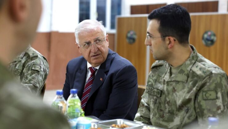Bakan Güler, Şanlıurfa’da askerlerle iftar yaptı