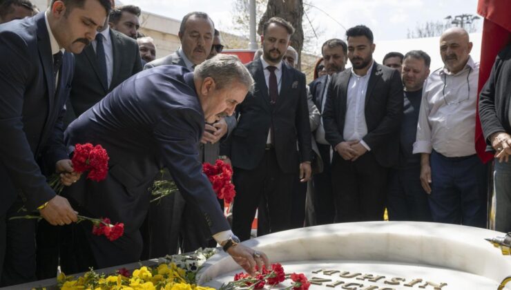 BBP Genel Başkanı Destici, Yazıcıoğlu’nun kabrini ziyaret etti
