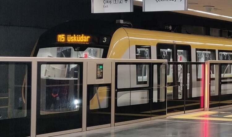 <p>"Eğitim amaçlı kullanılan yolcusuz iki trenin teması" olarak açıklanan Üsküdar-Samandıra Metro Hattı'ndaki problem 50 saattir giderilmedi. Vatandaşlar yaşanan aksaklığa "Hani her şey güzel olacaktı" sözleriyle tepki gösterdi.</p>