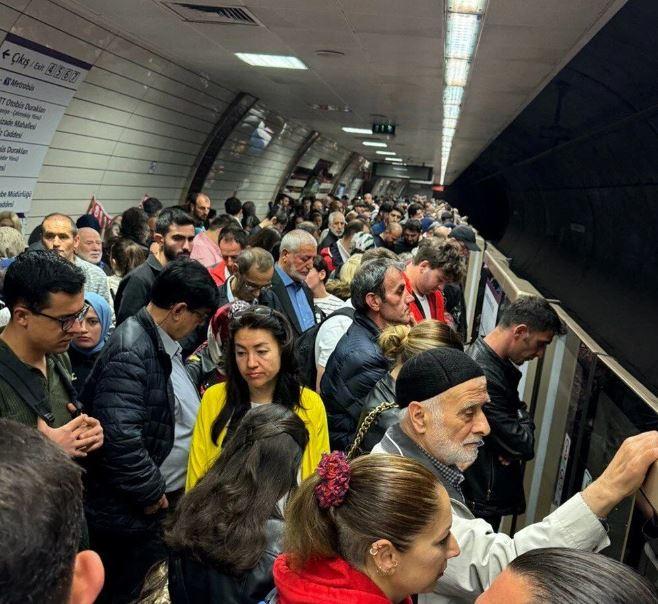 <p><span style="color:rgb(255, 0, 0)"><strong>SEFERLER 15 DAKİKADA BİR YAPILIYOR</strong></span></p><p> </p>