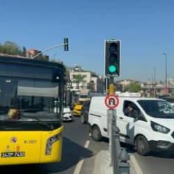 Eminönü'nde İETT otobüsü arızalandı, trafik felç oldu